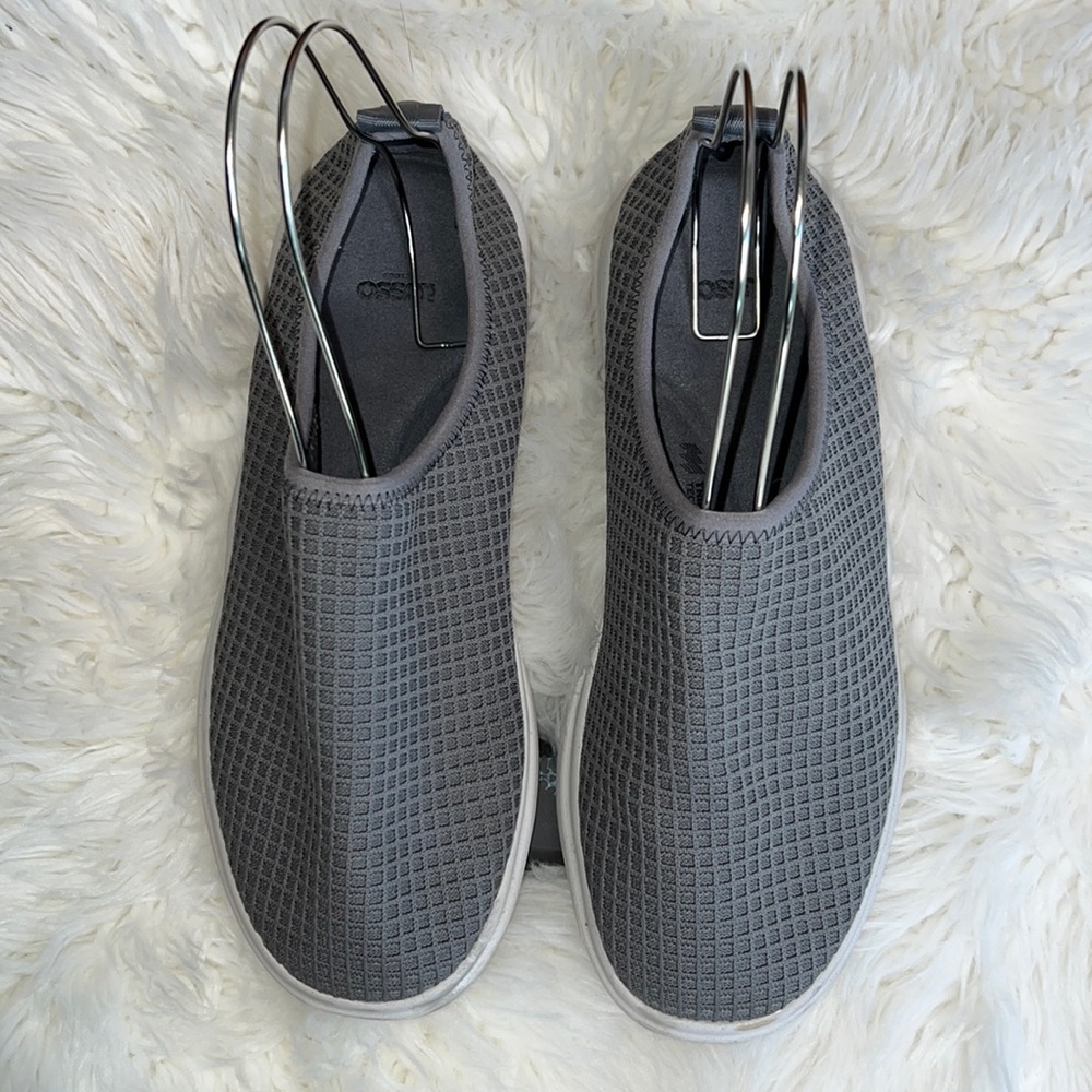 🔹 Lusso Cloud Gehry Waffle Weave Slip-On